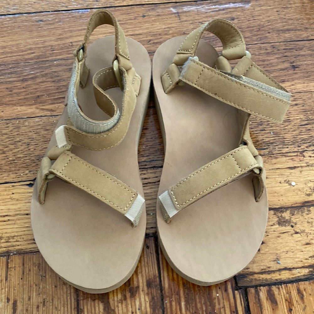 Tevas Midform Leather Tan Size 7